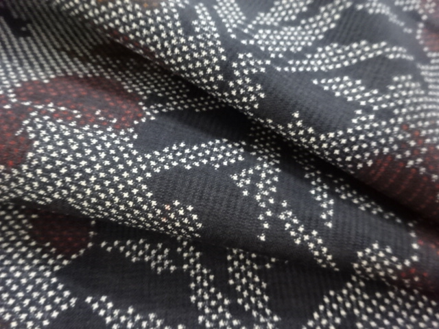  アンティーク　松模様織出し本場泥大島紬着物（5マルキ）